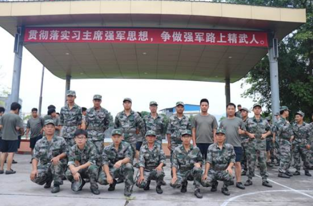 保衛(wèi)祖國(guó)的戰(zhàn)斗隊(duì)，建設(shè)祖國(guó)的排頭兵